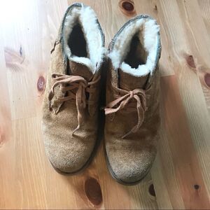 Koolaburra by Ugg lace up wedge boots